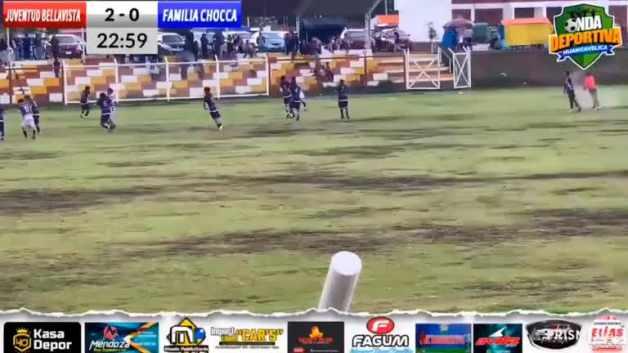 Maç sırasında yıldırım düştü: Futbolcular böyle yere yığıldı! Maç sırasında yıldırım düştü: Futbolcular böyle yere yığıldı!