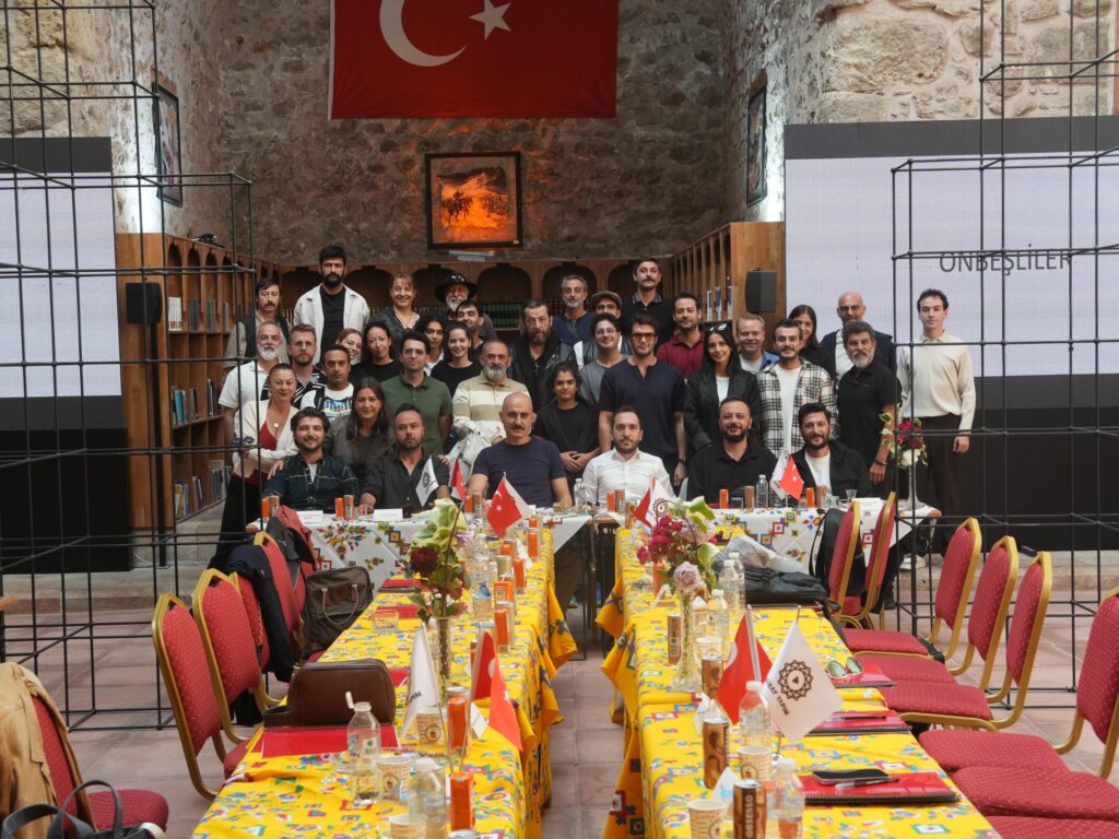 TRT Tabii’nin yeni projesi “Onbeşliler” için Tokat’ta ilk okuma provası gerçekleştirildi! TRT Tabii’nin yeni projesi “Onbeşliler” için Tokat’ta ilk okuma provası gerçekleştirildi!