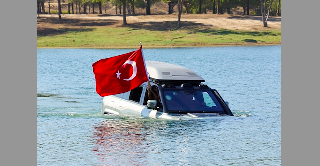 BYD Türkiye’den , Yüzen, Kendi Etrafında Dönen ve Zıplayabilen Araçlarıyla Şov!..