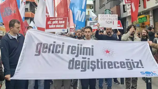 SOL Parti’den Kadıköy’de ‘Tek Adam Rejimine Son’ yürüyüşü – Son Dakika Siyaset Haberleri SOL Parti’den Kadıköy’de ‘Tek Adam Rejimine Son’ yürüyüşü – Son Dakika Siyaset Haberleri