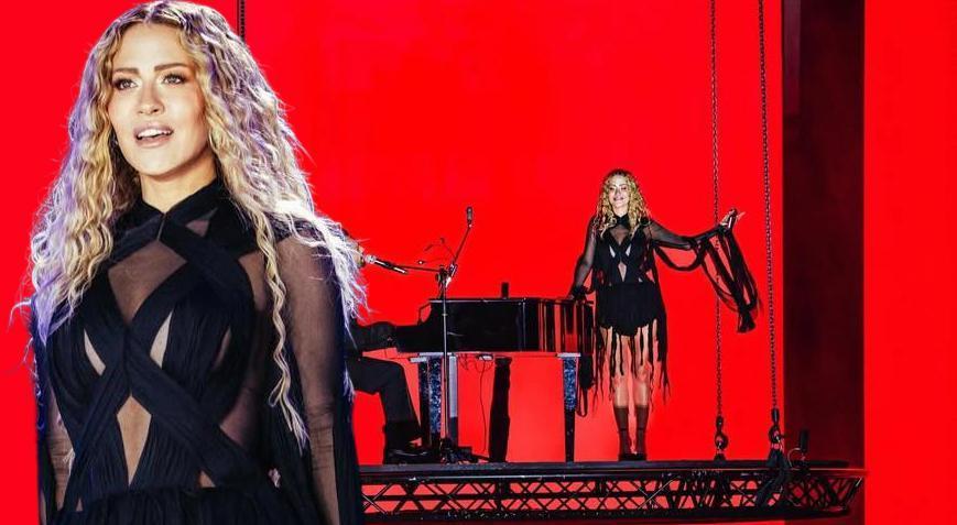 Derya Uluğ sahnede büyüledi: Devamı gelecek demiştim Derya Uluğ sahnede büyüledi: Devamı gelecek demiştim