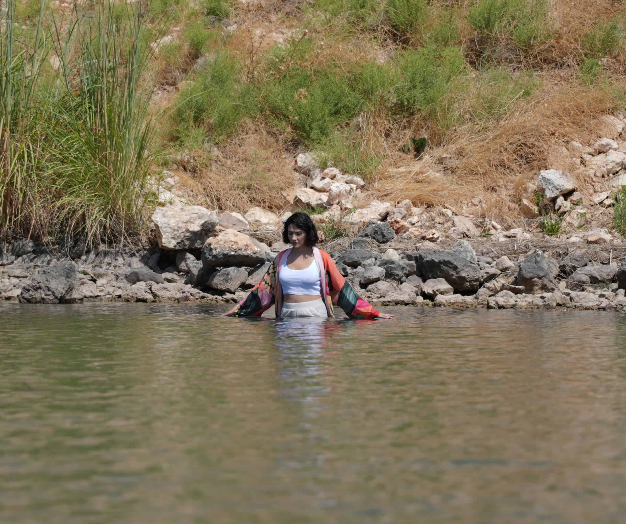 Aybüke Pusat, Halef; Köklerin Çağrısı için Fırat’ın serin sularına girdi!