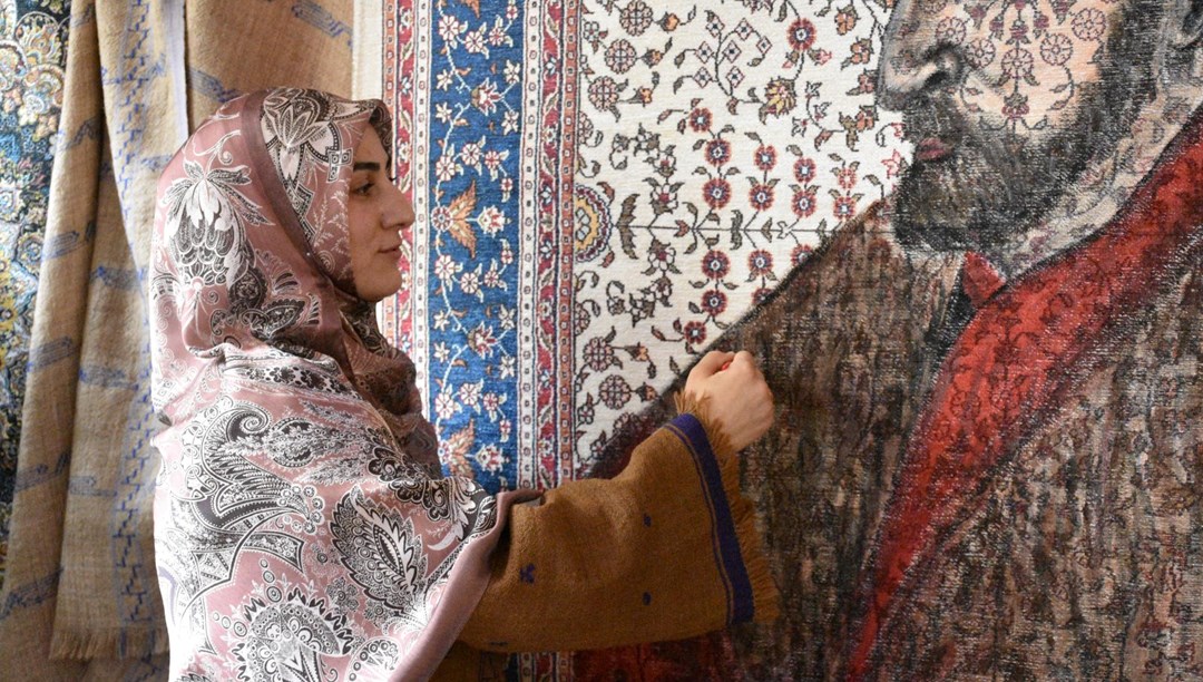 7 yıl önce video izleyerek başladı: Tarihi figürleri halıya resmediyor 7 yıl önce video izleyerek başladı: Tarihi figürleri halıya resmediyor