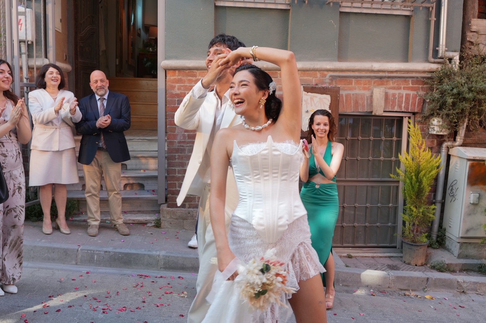 “Halef: Köklerin Çağrısı” sadece televizyon ekranında değil, dijitalde de fırtına gibi esiyor! “Halef: Köklerin Çağrısı” sadece televizyon ekranında değil, dijitalde de fırtına gibi esiyor!