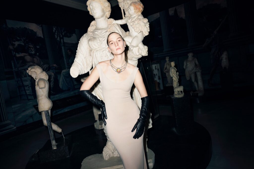 Sevan Bıçakçı’dan zamanın izinde tasarımlar “Born Unique” Sevan Bıçakçı’dan zamanın izinde tasarımlar “Born Unique”