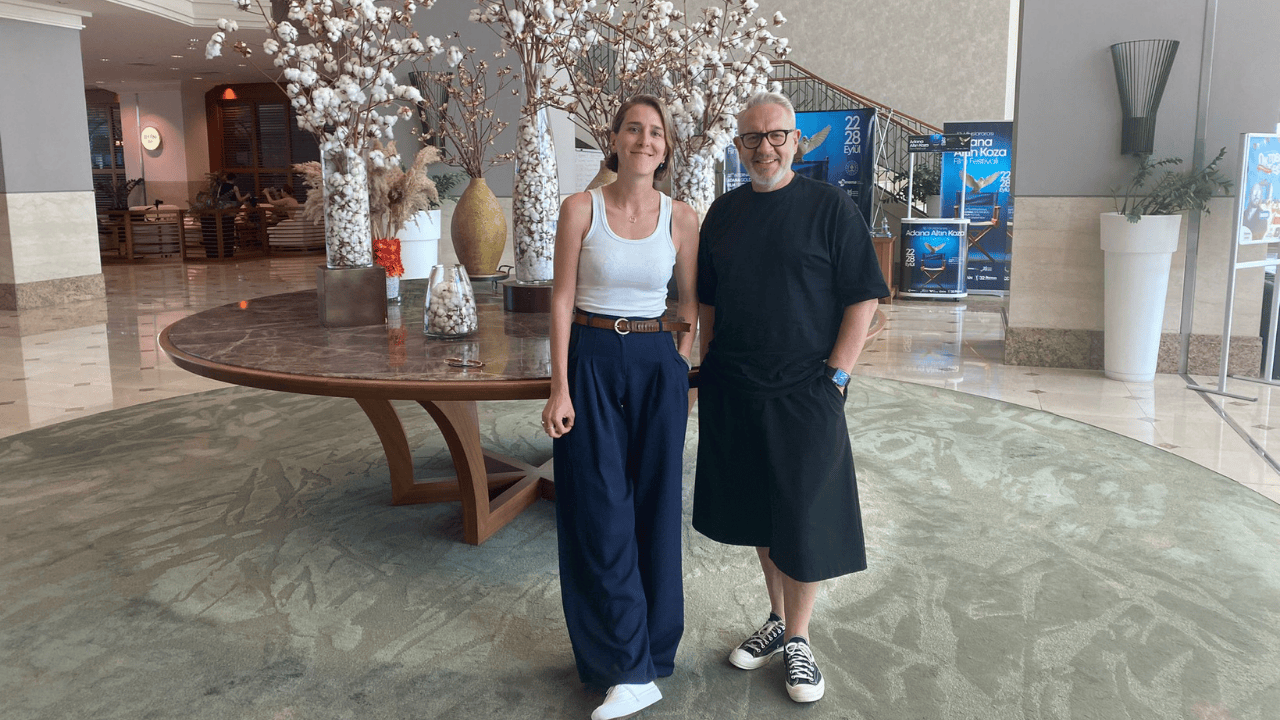 Gözde Kural ve Bulut Reyhanoğlu, Karlovy Vary’den Ödülle Dönen “Cinema Jazireh”yi Anlattı Gözde Kural ve Bulut Reyhanoğlu, Karlovy Vary’den Ödülle Dönen “Cinema Jazireh”yi Anlattı