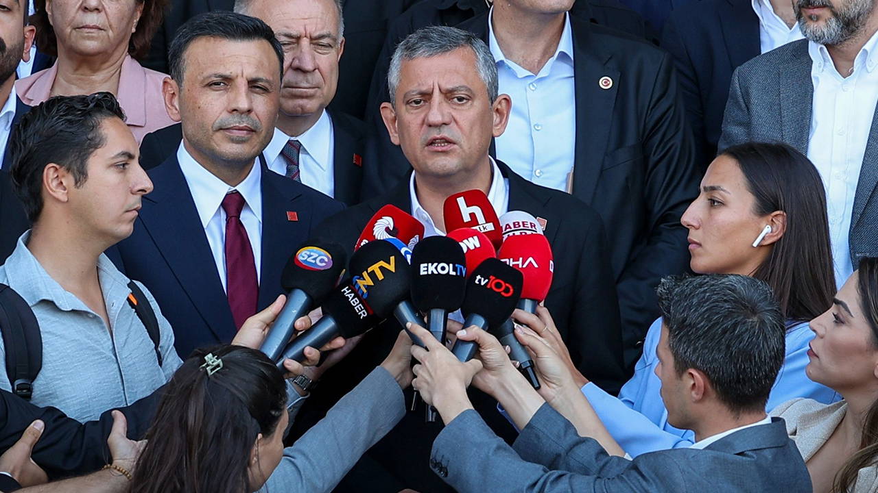 ‘Sağır duymaz uydurur’ demişti… Özgür Özel’den, Erdoğan’a ‘Boeing alımı’ yanıtı: ‘Canlı yayında Trump’a ayarı ver, seni karşılayıp elini sıkacağım!’ – Son Dakika Siyaset Haberleri ‘Sağır duymaz uydurur’ demişti… Özgür Özel’den, Erdoğan’a ‘Boeing alımı’ yanıtı: ‘Canlı yayında Trump’a ayarı ver, seni karşılayıp elini sıkacağım!’ – Son Dakika Siyaset Haberleri