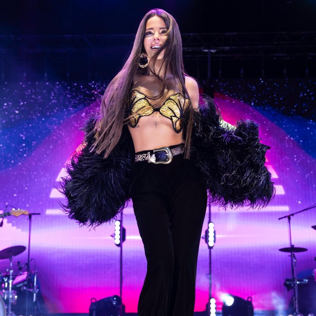 Simge’den “Sen Ağla” sürprizi! Simge’den “Sen Ağla” sürprizi!