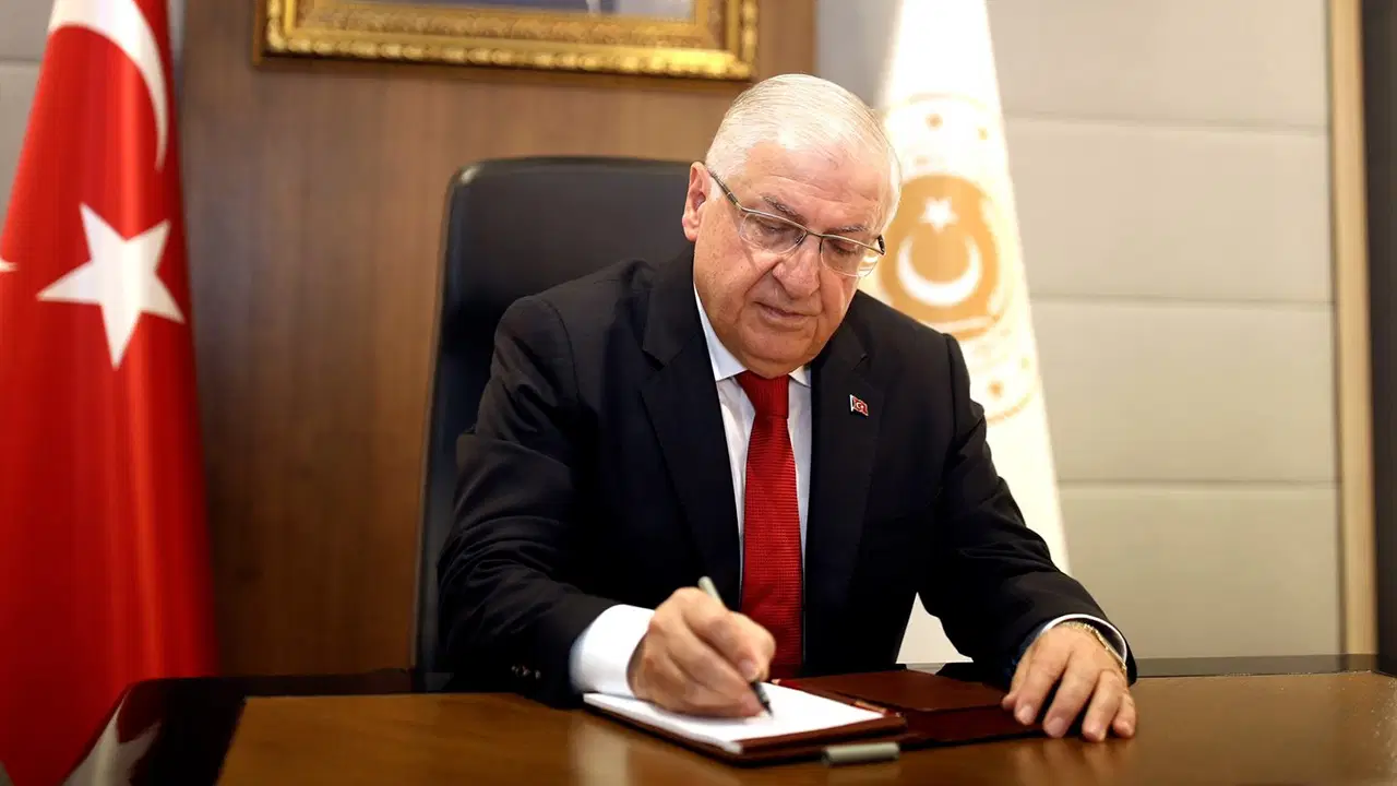 Bakan Güler’den 29 Ekim Cumhuriyet Bayramı mesajı: ‘Türk milletinin yeniden doğuşunun sembolü’ – Son Dakika Siyaset Haberleri Bakan Güler’den 29 Ekim Cumhuriyet Bayramı mesajı: ‘Türk milletinin yeniden doğuşunun sembolü’ – Son Dakika Siyaset Haberleri