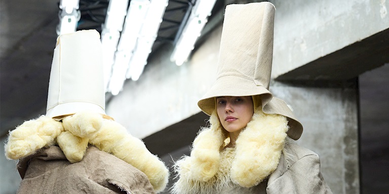 Paris Moda Haftası: Comme Des Garçons İlkbahar/Yaz 2026 Paris Moda Haftası: Comme Des Garçons İlkbahar/Yaz 2026