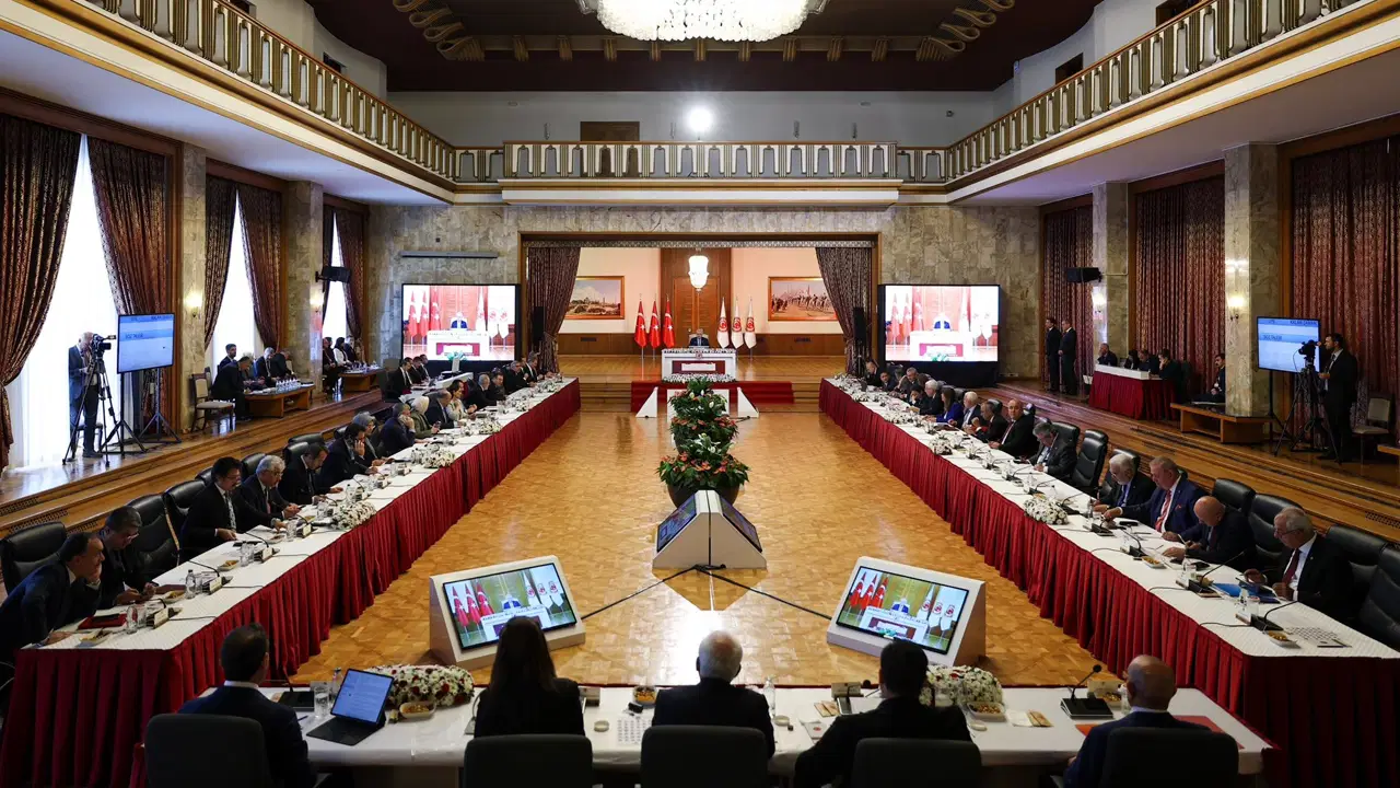 ‘Süreç’ komisyonunda 15’inci toplantı: ‘Gençler bu sürece ve bu komisyona güvenmiyor’ – Son Dakika Siyaset Haberleri