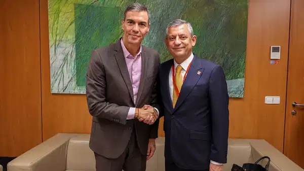 Özgür Özel, İspanya Başbakanı Pedro Sanchez ile bir araya geldi – Son Dakika Siyaset Haberleri Özgür Özel, İspanya Başbakanı Pedro Sanchez ile bir araya geldi – Son Dakika Siyaset Haberleri