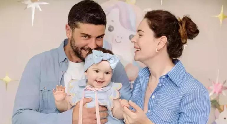 Berk Oktay ve Yıldız Çağrı Atiksoy'dan yeni kare! Şarkı seçimi dikkat çekti Berk Oktay ve Yıldız Çağrı Atiksoy'dan yeni kare! Şarkı seçimi dikkat çekti