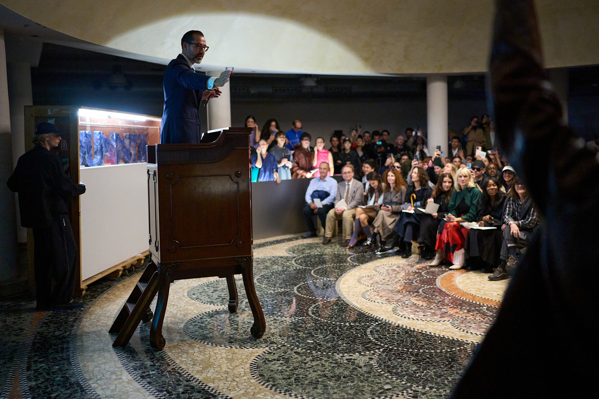 Sunnei’den Moda Dünyasına Mizahi Bir Eleştiri Ve Sessiz Bir Veda Sunnei’den Moda Dünyasına Mizahi Bir Eleştiri Ve Sessiz Bir Veda