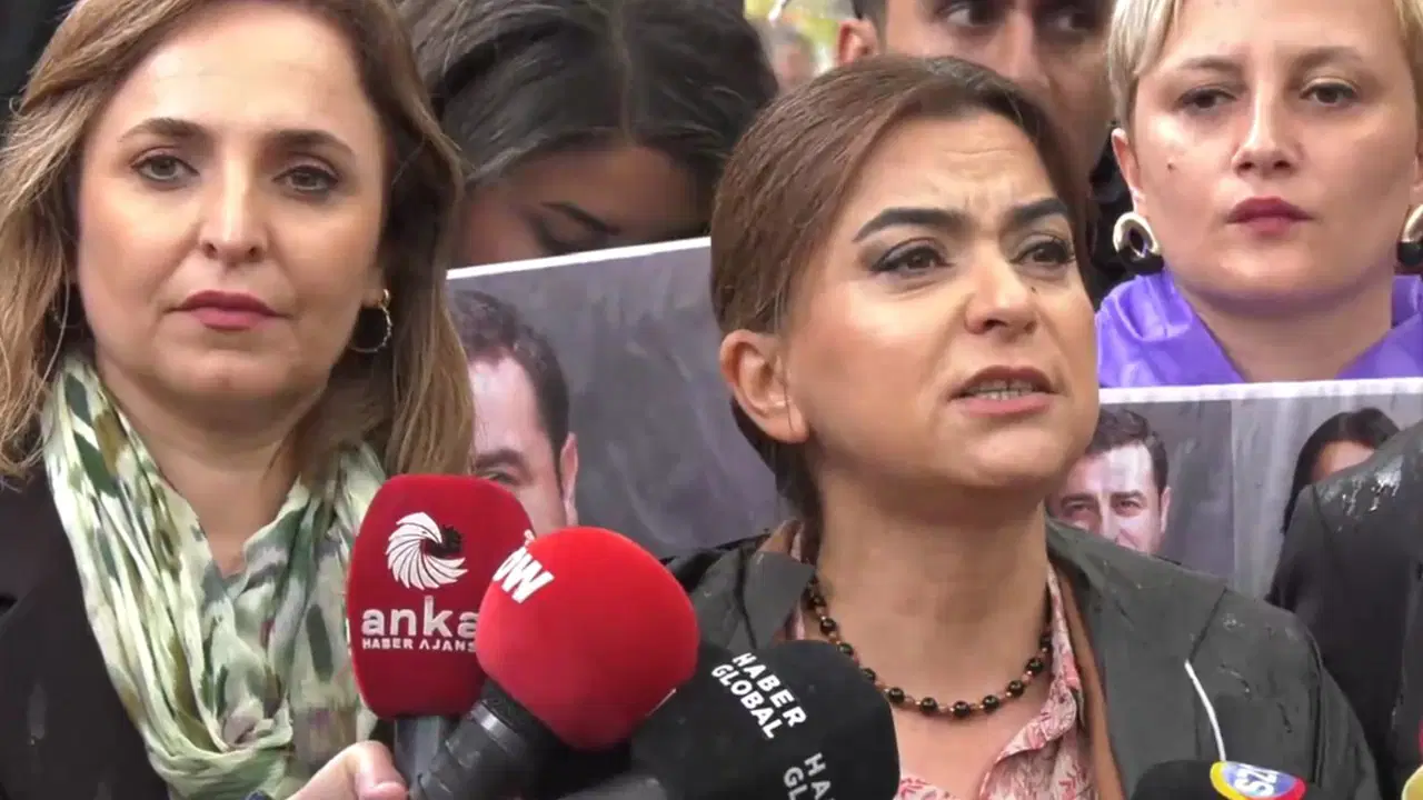 DEM Parti’den Adalet Bakanlığı önünde ‘Demirtaş’ tepkisi: ‘AKP IŞİD’in yapamadığını yapmaya yemin etmiştir’ – Son Dakika Siyaset Haberleri DEM Parti’den Adalet Bakanlığı önünde ‘Demirtaş’ tepkisi: ‘AKP IŞİD’in yapamadığını yapmaya yemin etmiştir’ – Son Dakika Siyaset Haberleri