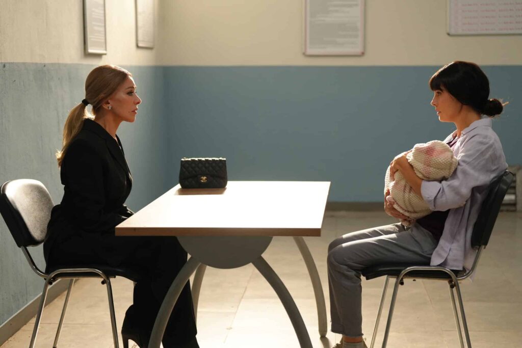 Ben Onun Annesiyim 1. Bölümüyle ekran serüvenine başladı! Ayşe, Zeynep’in yaşadığı evi öğrendi!