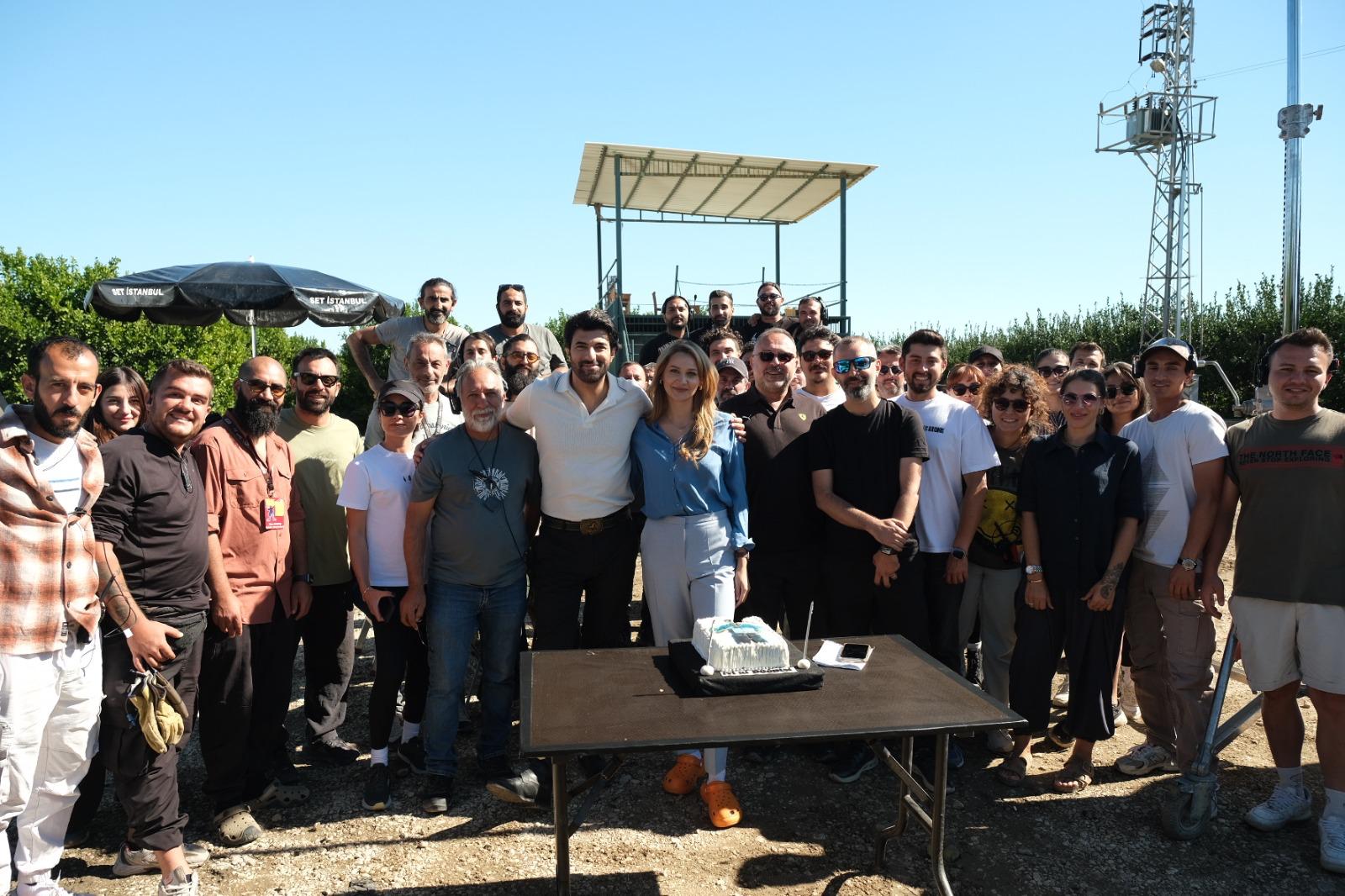 Engin Akyürek ve Yiğit Koçak için sette çifte doğum günü kutlaması! Engin Akyürek ve Yiğit Koçak için sette çifte doğum günü kutlaması!