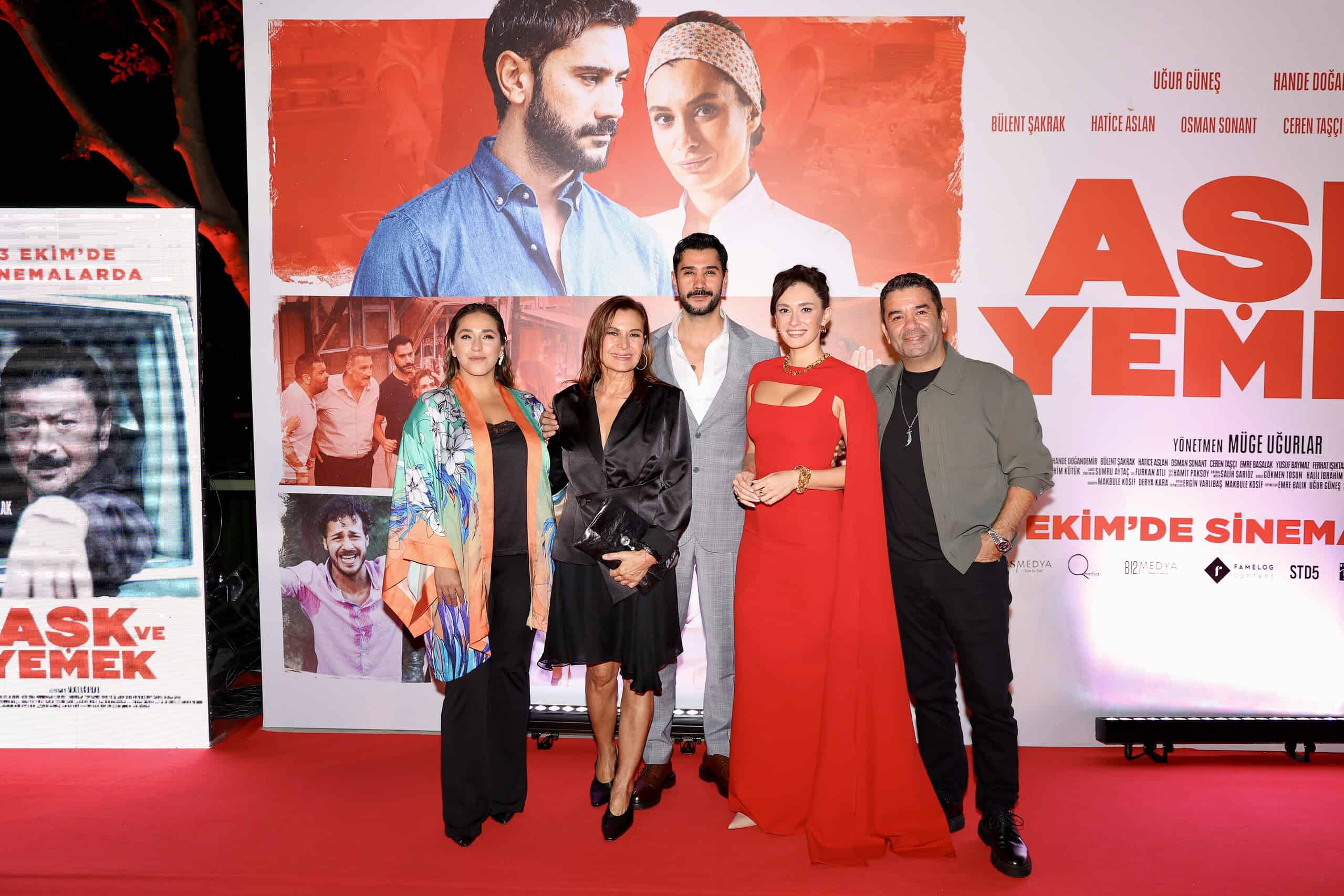 Merakla beklenen ve sezonun en eğlenceli yapımlarından biri olan “Aşk ve Yemek” filminin galası gerçekleşti! Merakla beklenen ve sezonun en eğlenceli yapımlarından biri olan “Aşk ve Yemek” filminin galası gerçekleşti!