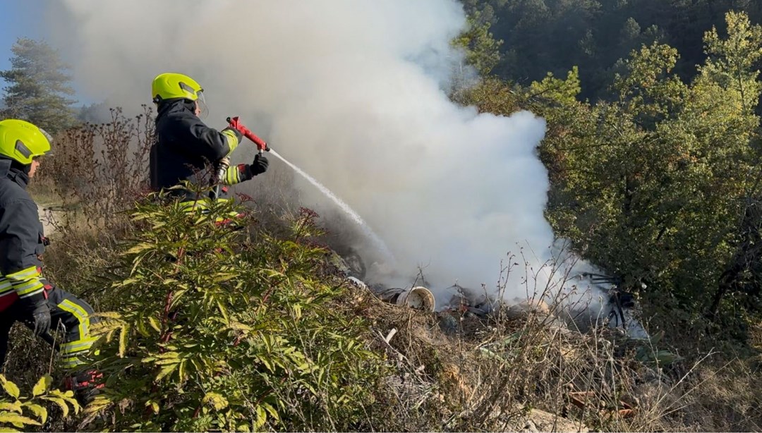 Ormanlık alanda çöp yangını Ormanlık alanda çöp yangını