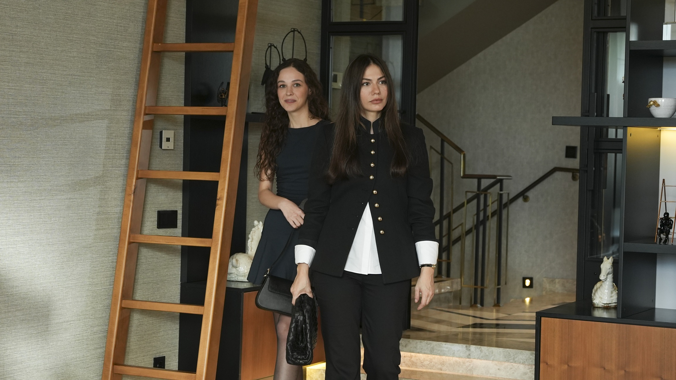 Eşref Rüya 18. Bölümde Eşref ve ekibi Kadir’in paralarına çöktü! Eşref’in hamlesinin ardından Dinçer ölecek mi? Eşref Rüya 18. Bölümde Eşref ve ekibi Kadir’in paralarına çöktü! Eşref’in hamlesinin ardından Dinçer ölecek mi?