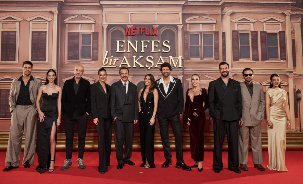 Merakla beklenen “Enfes Bir Akşam” dizisinin lansmanı dün akşam gerçekleşti! Enfes Bir Akşam şimdi Netflix’te yayında! Merakla beklenen “Enfes Bir Akşam” dizisinin lansmanı dün akşam gerçekleşti! Enfes Bir Akşam şimdi Netflix’te yayında!