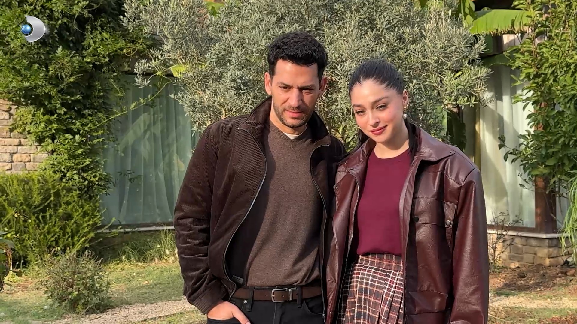 Güller ve Günahlar, ilk bölümüyle seyirciyle buluşmak için gün sayıyor! Setten renkli kareler geldi! Güller ve Günahlar, ilk bölümüyle seyirciyle buluşmak için gün sayıyor! Setten renkli kareler geldi!