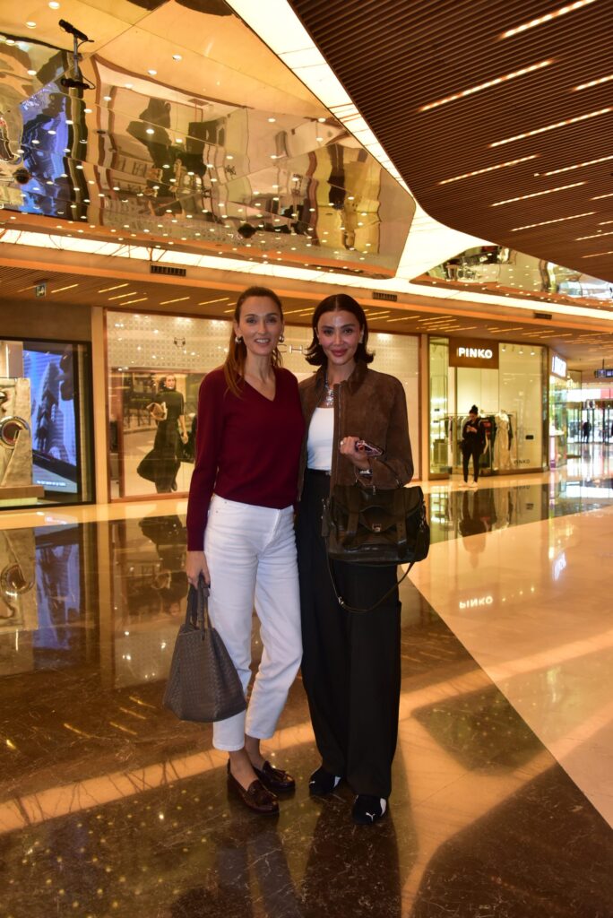 Ünlüler AVM gezilerinde kameralara böyle yakalandı! Ünlüler AVM gezilerinde kameralara böyle yakalandı!