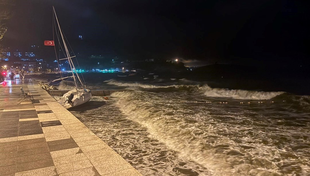 Balıkesir’de şiddetli lodos: Tekneler hasar gördü