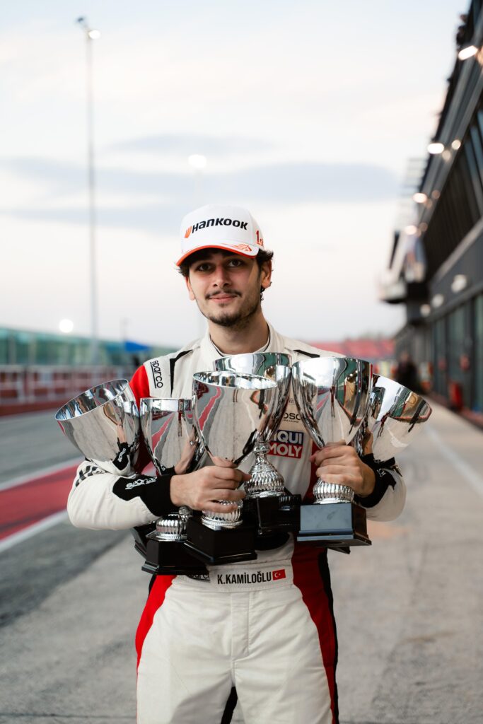 Yarış pilotu Koray Kamiloğlu İtalya Kupası’nda tarih yazdı! Yarış pilotu Koray Kamiloğlu İtalya Kupası’nda tarih yazdı!