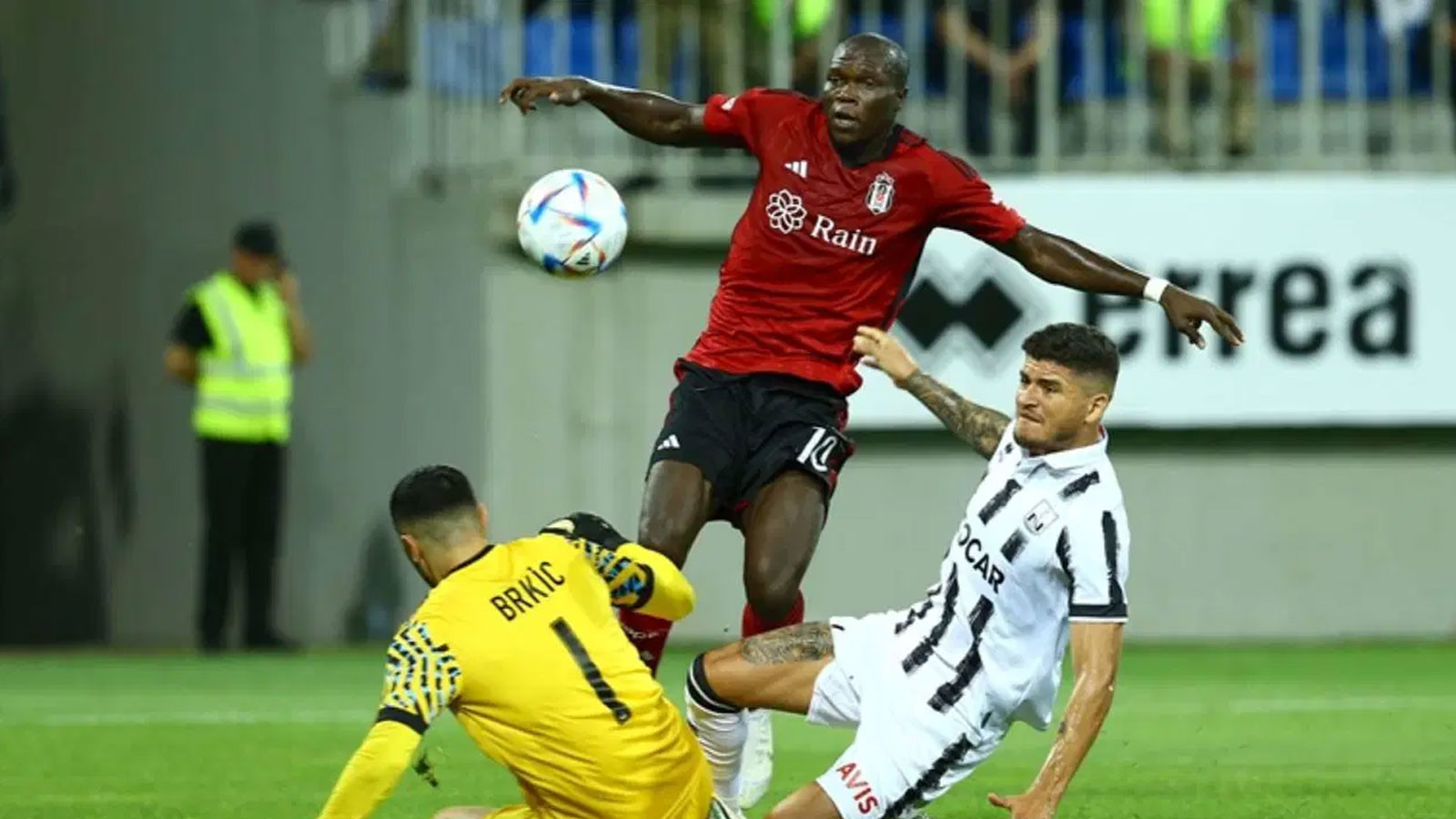 Aboubakar Yeni Takımına İmza Attı! 33 Yaşındaki Aboubakar’dan 1+1 Yıllık İmza