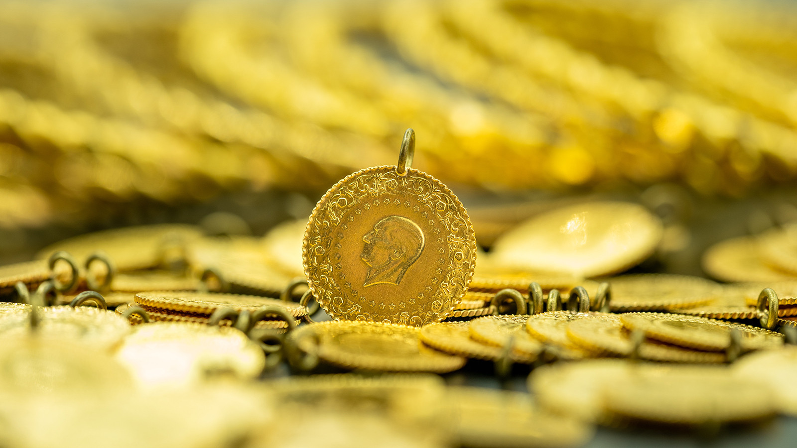 Altın fiyatlarında sert düşüş: Dev bankadan yeni tahmin Altın fiyatlarında sert düşüş: Dev bankadan yeni tahmin