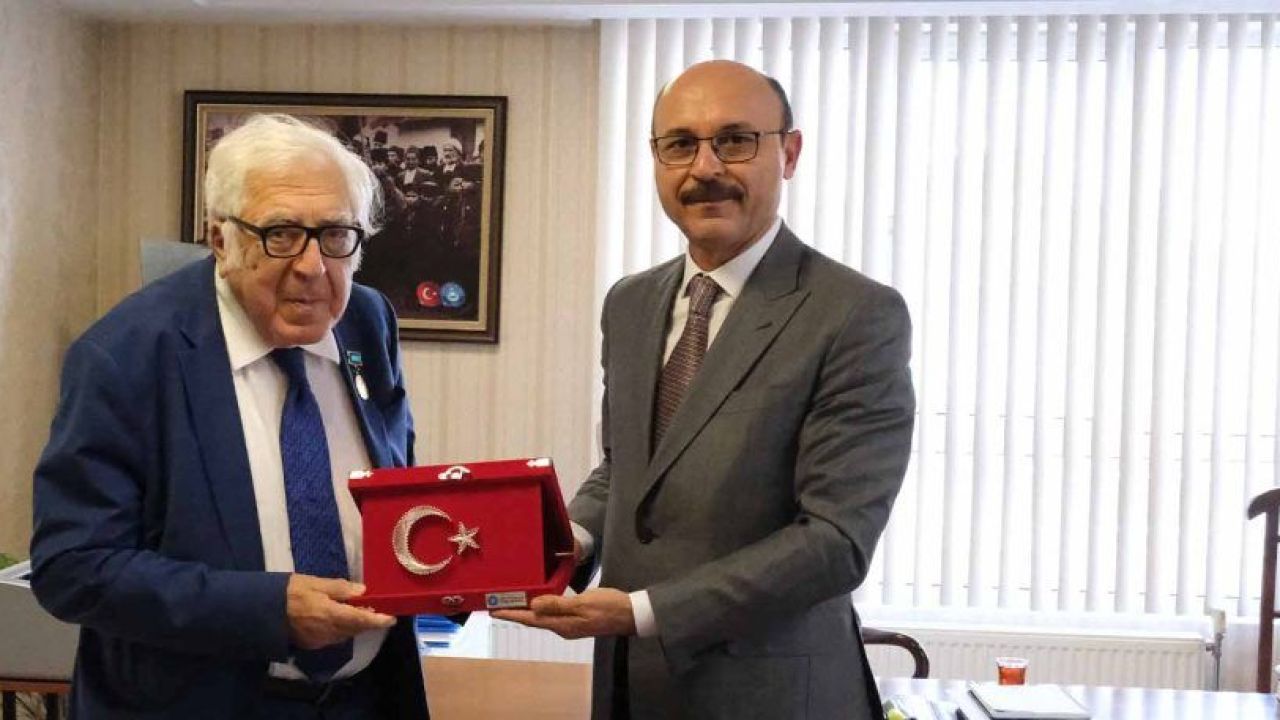 Yaşayan Büyük Üstad Anar Rızayev’den Talip Geylan’a Ziyaret Yaşayan Büyük Üstad Anar Rızayev’den Talip Geylan’a Ziyaret