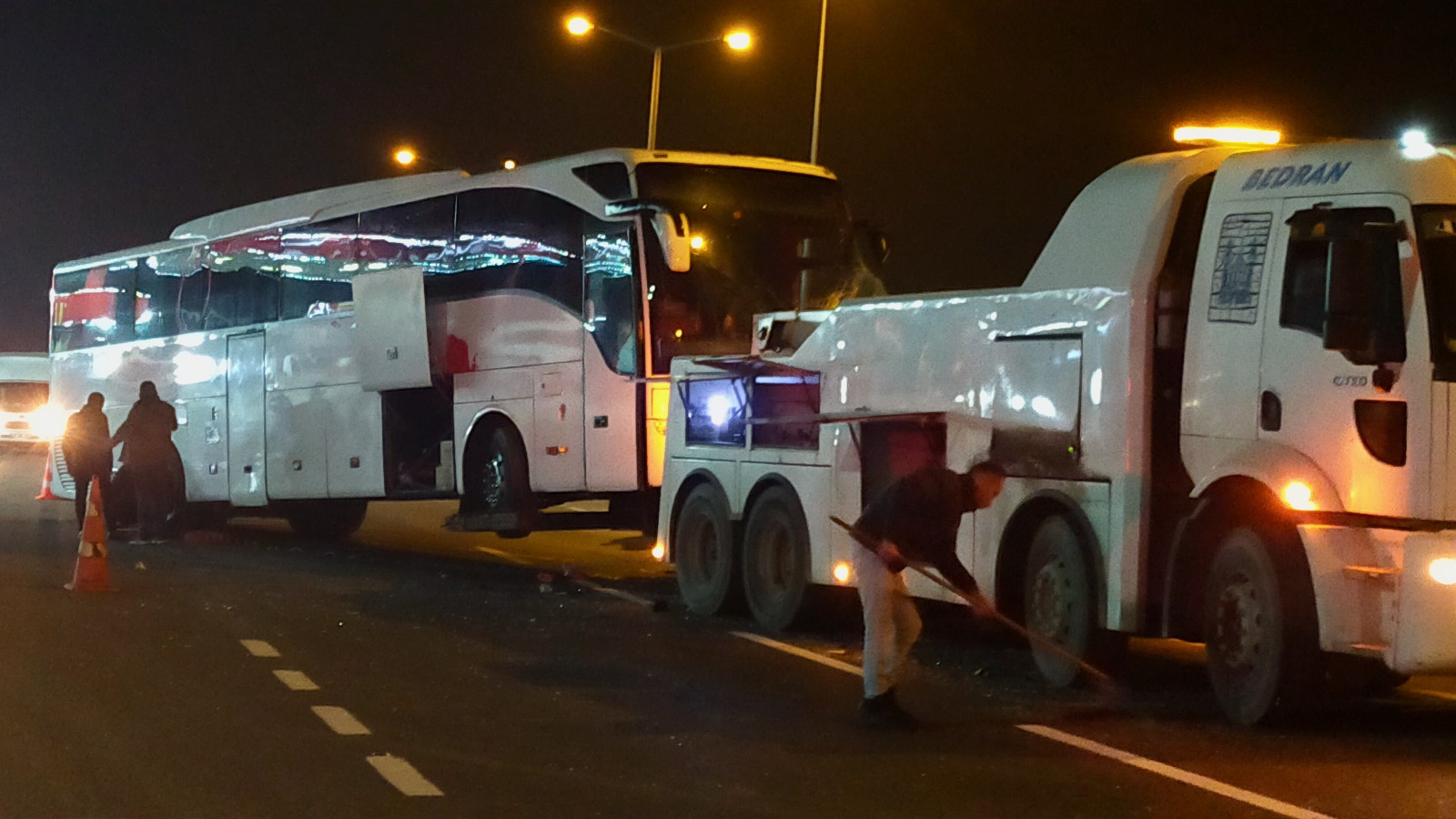 Bolu Dağı’nda TIR ile otobüs çarpıştı Bolu Dağı’nda TIR ile otobüs çarpıştı