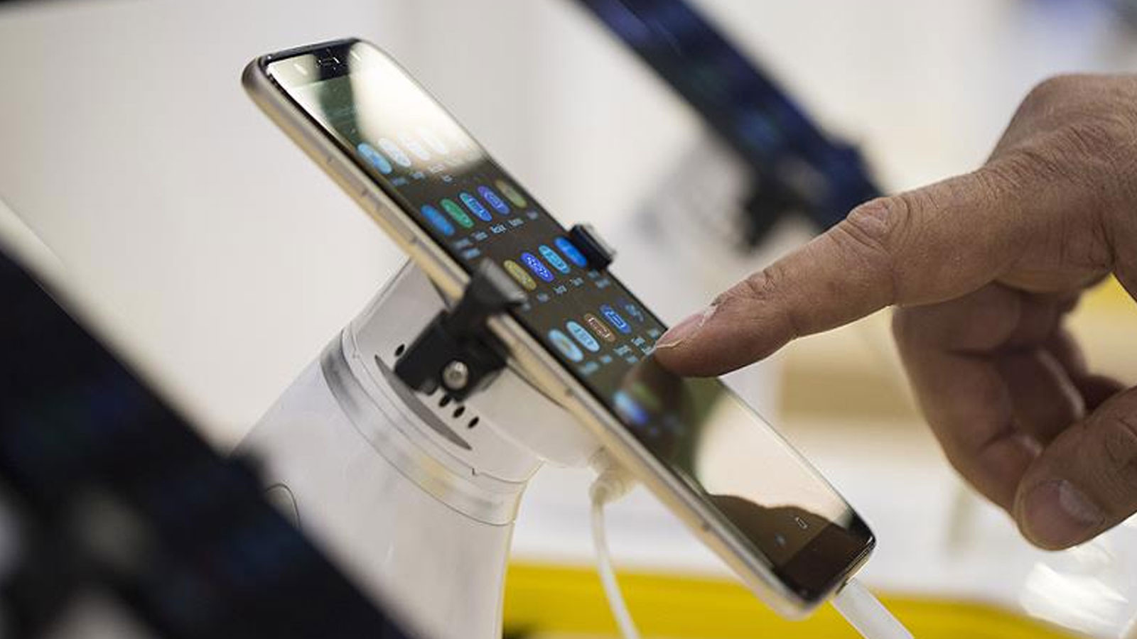 Cep telefonlarına ÖTV düzenlemesi! Fiyatlara indirim gelecek Cep telefonlarına ÖTV düzenlemesi! Fiyatlara indirim gelecek