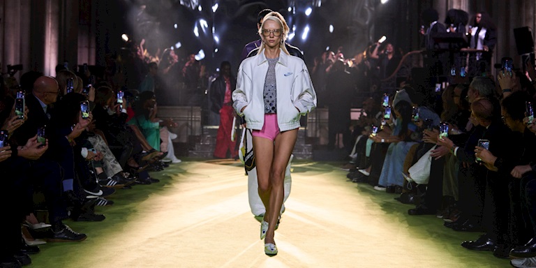 Paris Moda Haftası: Casablanca İlkbahar/Yaz 2026 Paris Moda Haftası: Casablanca İlkbahar/Yaz 2026