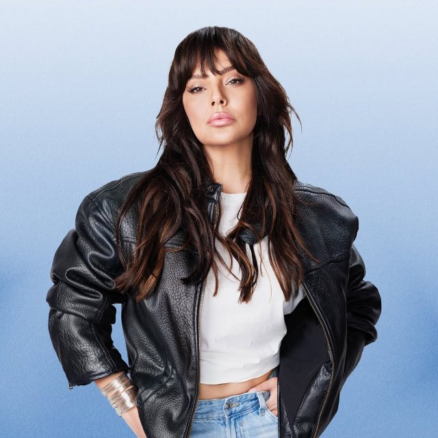 Ebru Gündeş “Yeniden Söylüyor” Ebru Gündeş “Yeniden Söylüyor”