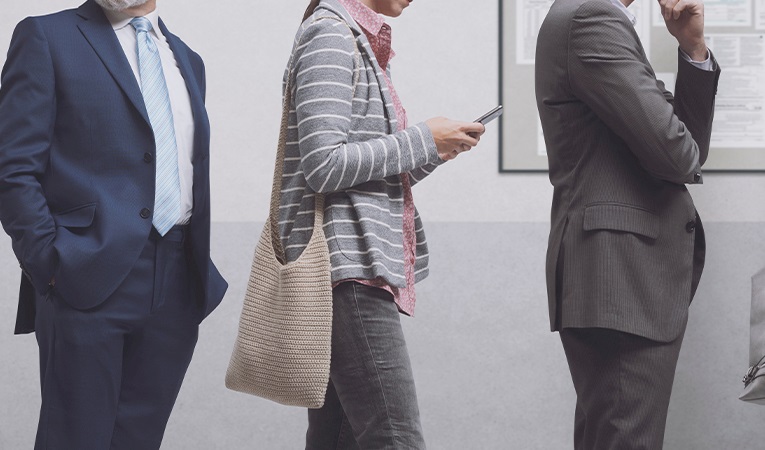 İngiltere’de işsizlik beklentilerin üzerinde artış gösterdi İngiltere’de işsizlik beklentilerin üzerinde artış gösterdi