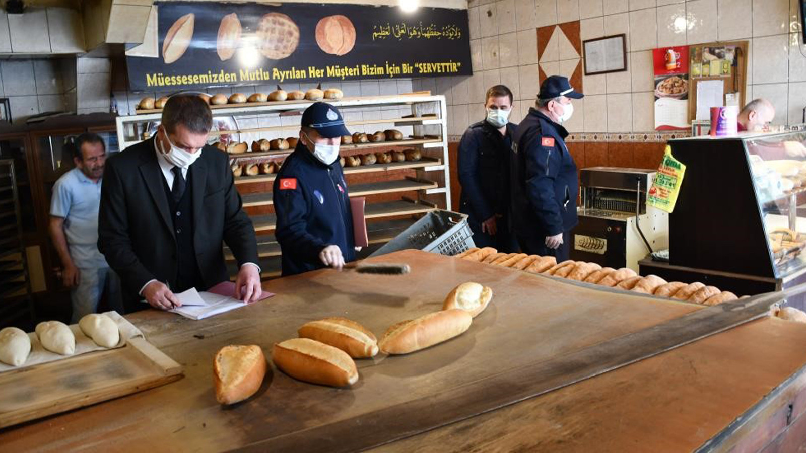 Ekmeğe zam geldi! Yeni tarife yarından itibaren geçerli olacak Ekmeğe zam geldi! Yeni tarife yarından itibaren geçerli olacak