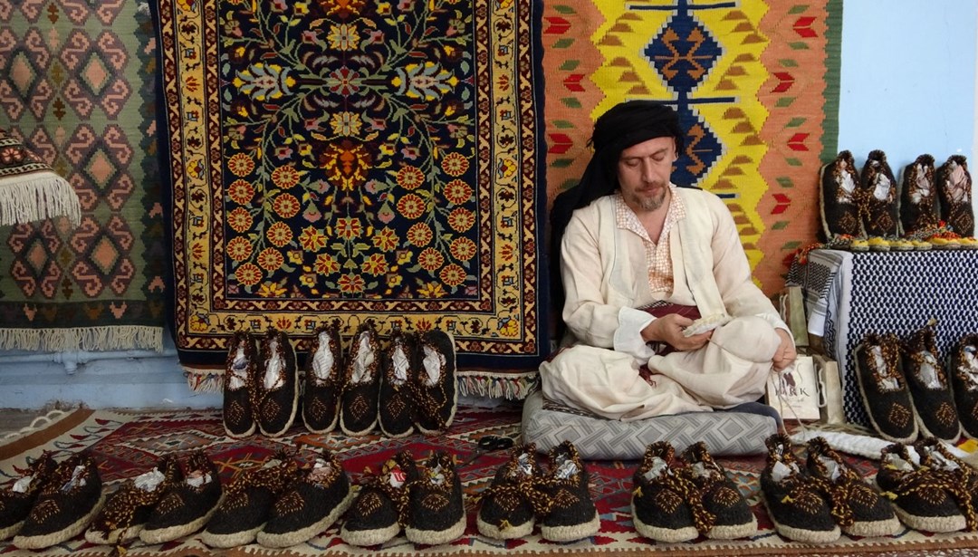 Harik’in son ustası: Mesleğini 28 yıldır yaşatmaya çalışıyor Harik’in son ustası: Mesleğini 28 yıldır yaşatmaya çalışıyor