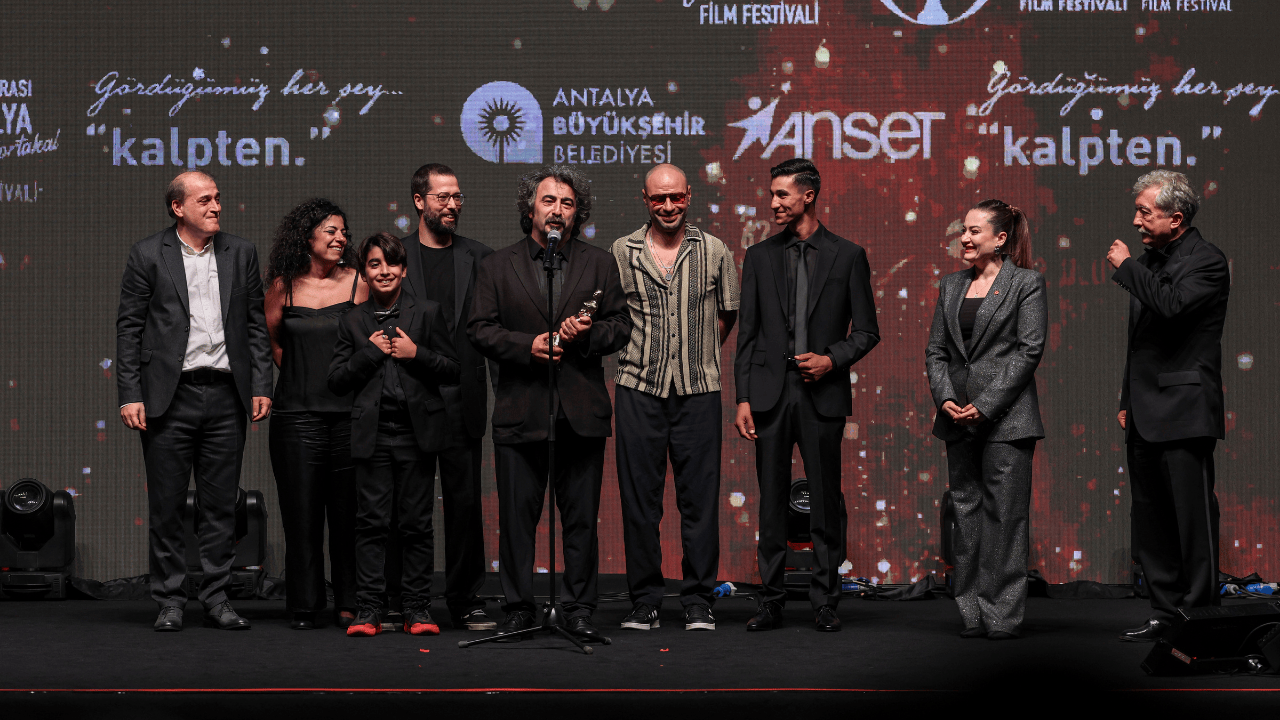 62. Antalya Altın Portakal Film Festivali’nde En İyi Film Ödülü “Tavşan İmparatorluğu”nun Oldu 62. Antalya Altın Portakal Film Festivali’nde En İyi Film Ödülü “Tavşan İmparatorluğu”nun Oldu