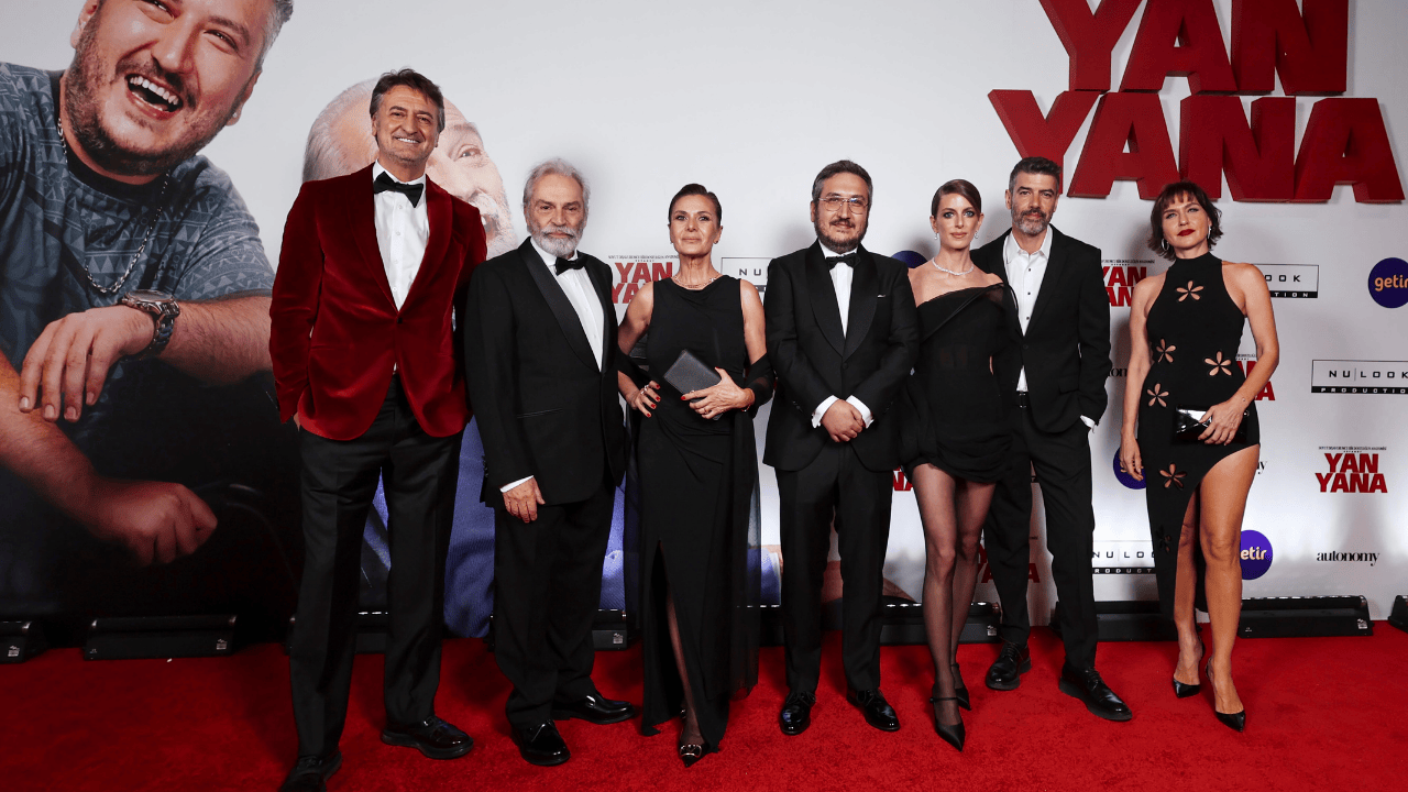 Haluk Bilginer ve Feyyaz Yiğit’li ‘Yan Yana’ Şimdi Vizyona Haluk Bilginer ve Feyyaz Yiğit’li ‘Yan Yana’ Şimdi Vizyona