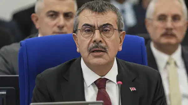 Yusuf Tekin, Çocuğunu Özel Okula Göndermesini Savundu Yusuf Tekin, Çocuğunu Özel Okula Göndermesini Savundu