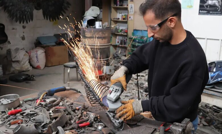 Balıkçılıktan Sanata: Metal Parçalarla Eserler Üretiyor Balıkçılıktan Sanata: Metal Parçalarla Eserler Üretiyor