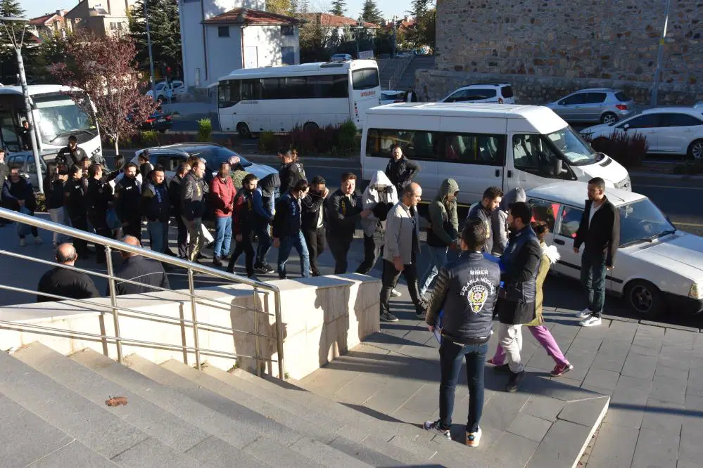 Öğretmen olmak için geldiği Nevşehir’de çete lideri olup tutuklandı – Son Dakika Siyaset Haberleri Öğretmen olmak için geldiği Nevşehir’de çete lideri olup tutuklandı – Son Dakika Siyaset Haberleri