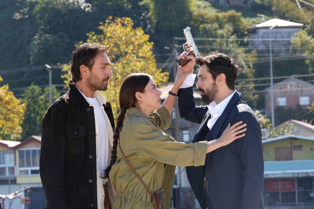 Taşacak Bu Deniz 4. Bölümde Adil Koçari, Furtuna’lılardan hesap sordu! Sevcan tüm gerçekleri Adil’e söyleyecek mi? Taşacak Bu Deniz 4. Bölümde Adil Koçari, Furtuna’lılardan hesap sordu! Sevcan tüm gerçekleri Adil’e söyleyecek mi?