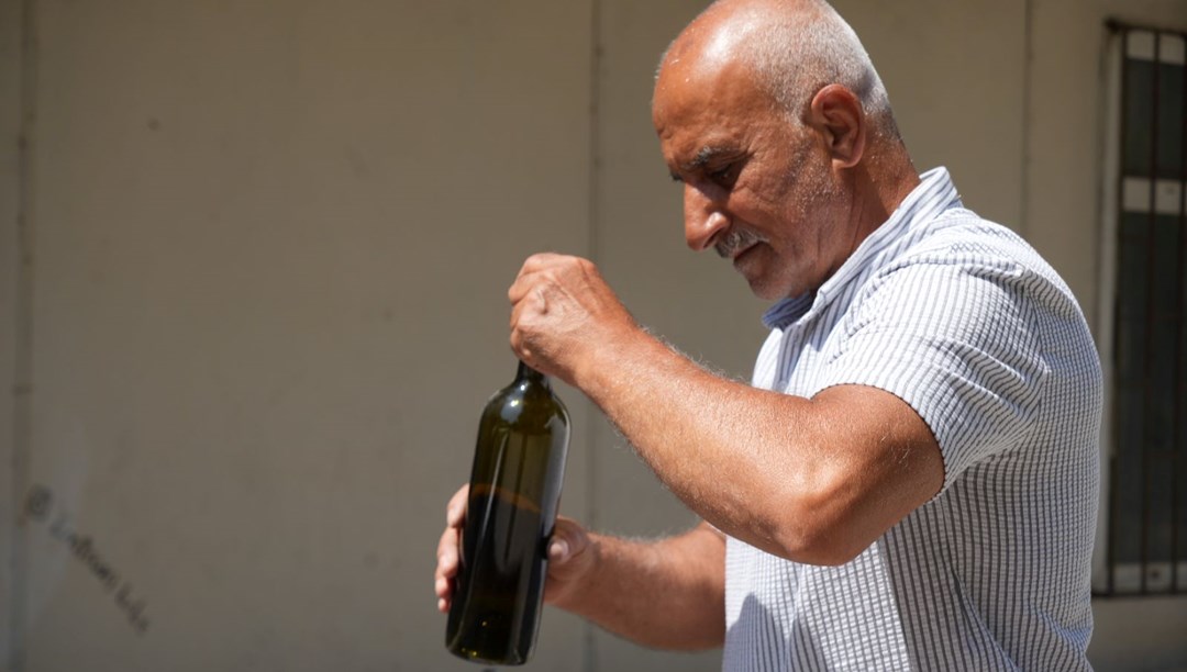 Çöpten topladığı camları sanata dönüştürüyor: “Bu eserlere talep çok” Çöpten topladığı camları sanata dönüştürüyor: “Bu eserlere talep çok”