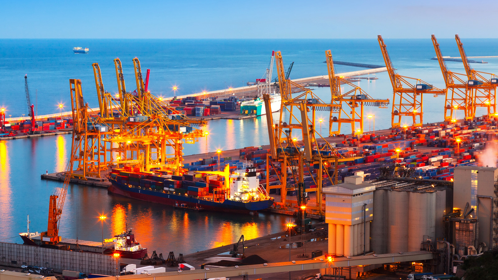 Dış ticaret açığı ekim ayında 7.4 milyar dolar oldu