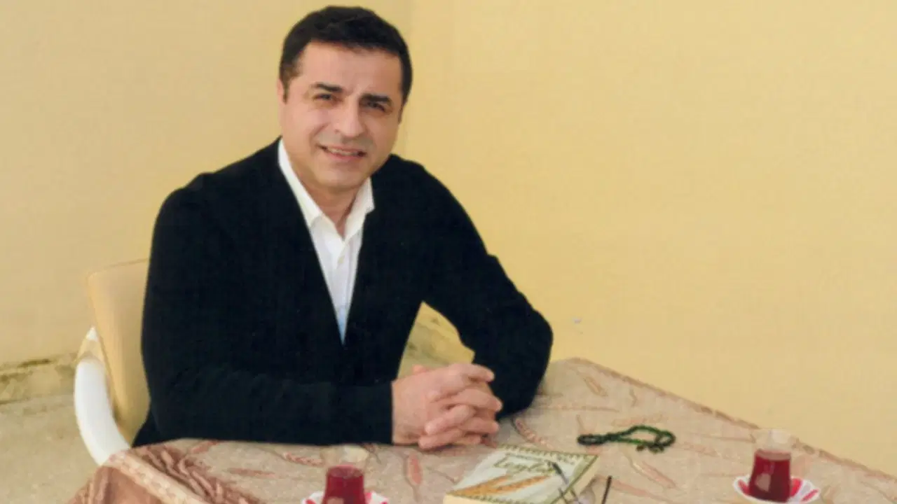 Selahattin Demirtaş’tan yeni ‘süreç’ açıklaması: ‘Kar makinesini kurcalamakla uğraşırsanız yol yine kapanır’ – Son Dakika Siyaset Haberleri Selahattin Demirtaş’tan yeni ‘süreç’ açıklaması: ‘Kar makinesini kurcalamakla uğraşırsanız yol yine kapanır’ – Son Dakika Siyaset Haberleri