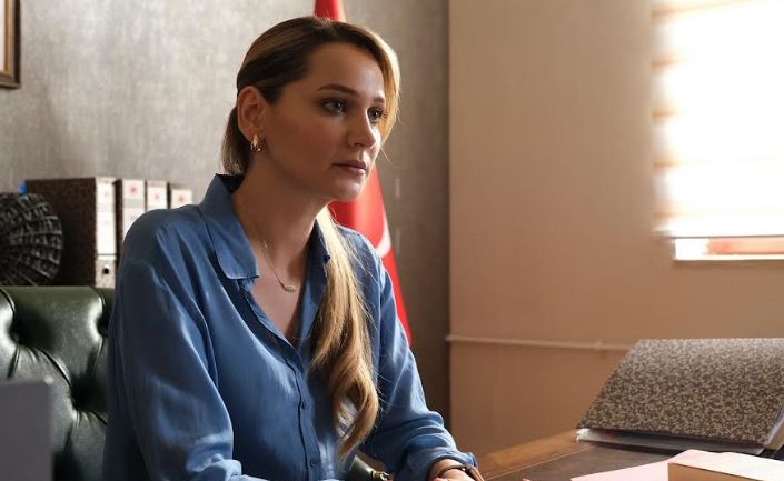 Bereketli Topraklar dizisi adaletin peşindeki savcı Nevin karakteriyle şaşırtacak! Bereketli Topraklar dizisi adaletin peşindeki savcı Nevin karakteriyle şaşırtacak!