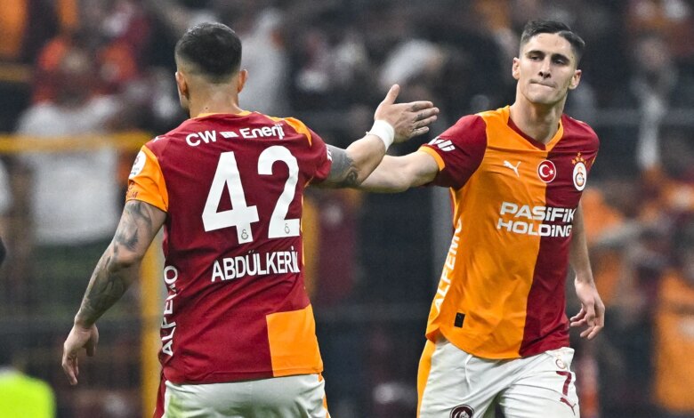 Roland Sallai, derbide kırmızı kart gördü Roland Sallai, derbide kırmızı kart gördü